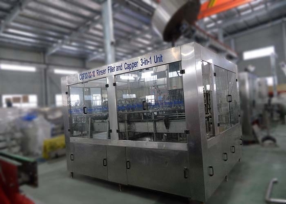 China 12000BHPH Beverage Filling Machine , Automatic Liquid Filling Machine For Plastic Bottle supplier